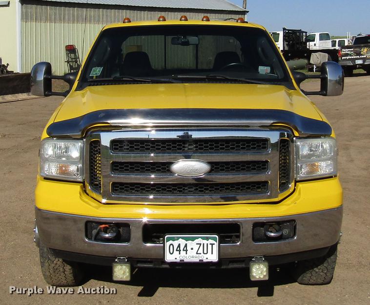 image for item DG1223 2006 Ford F350 Super Duty Crew Cab pickup truck