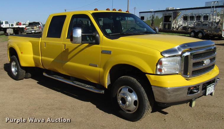 image for item DG1223 2006 Ford F350 Super Duty Crew Cab pickup truck