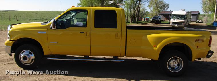 image for item DG1223 2006 Ford F350 Super Duty Crew Cab pickup truck