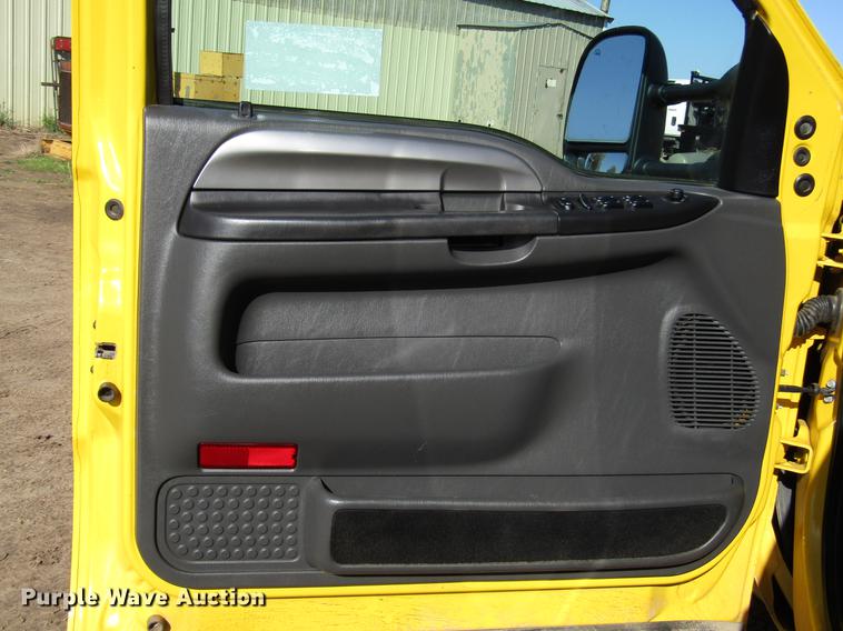 image for item DG1223 2006 Ford F350 Super Duty Crew Cab pickup truck