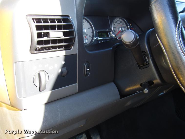 image for item DG1223 2006 Ford F350 Super Duty Crew Cab pickup truck
