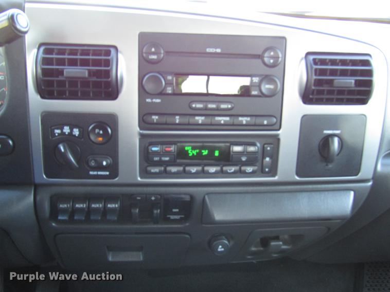 image for item DG1223 2006 Ford F350 Super Duty Crew Cab pickup truck