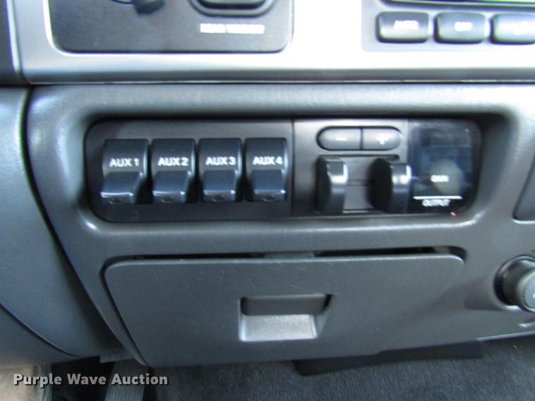 image for item DG1223 2006 Ford F350 Super Duty Crew Cab pickup truck