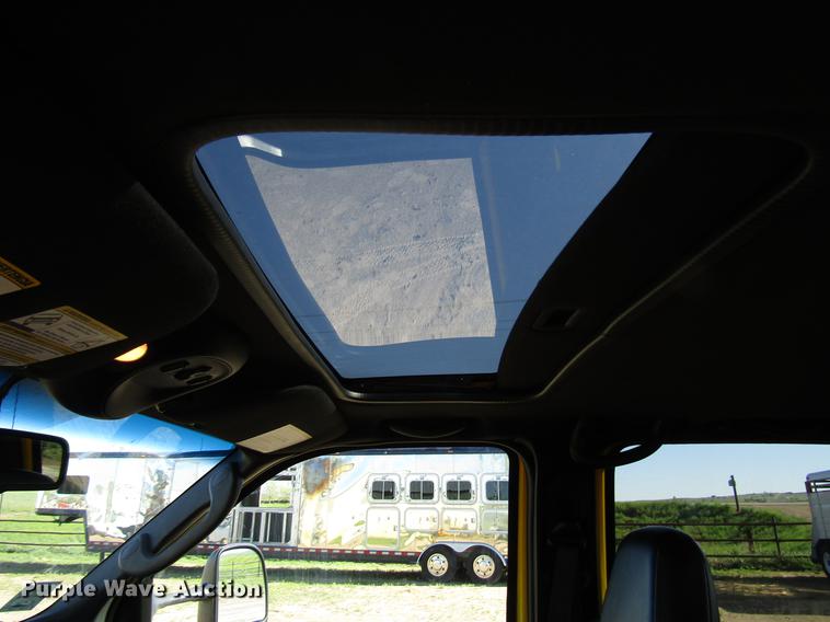 image for item DG1223 2006 Ford F350 Super Duty Crew Cab pickup truck