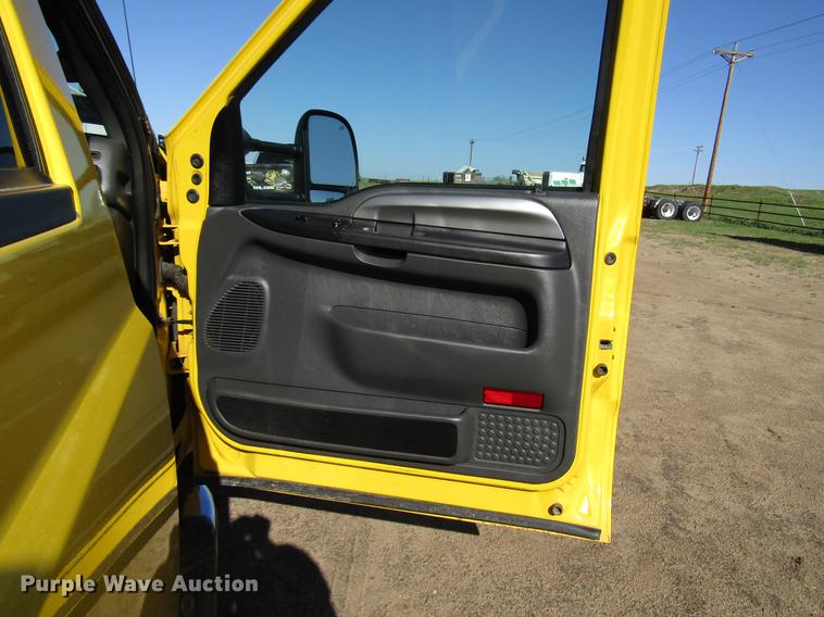 image for item DG1223 2006 Ford F350 Super Duty Crew Cab pickup truck