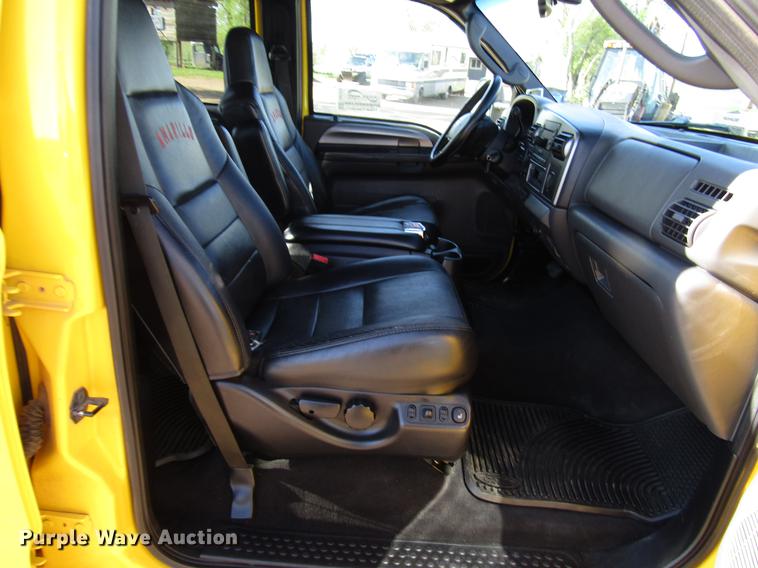 image for item DG1223 2006 Ford F350 Super Duty Crew Cab pickup truck