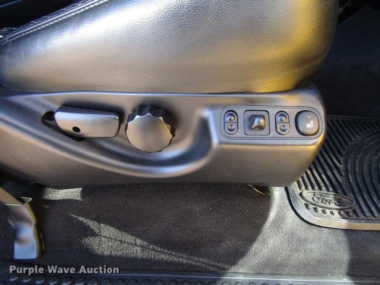 image for item DG1223 2006 Ford F350 Super Duty Crew Cab pickup truck