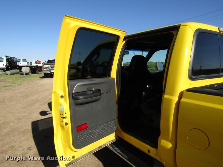 image for item DG1223 2006 Ford F350 Super Duty Crew Cab pickup truck