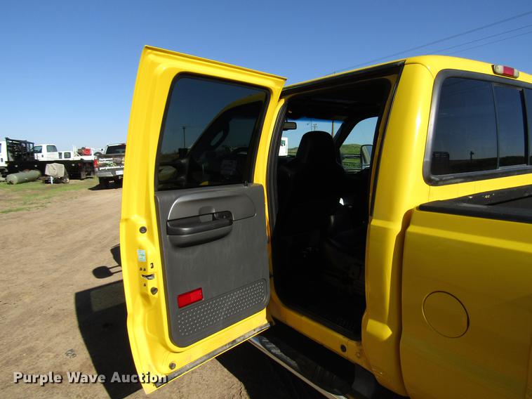 image for item DG1223 2006 Ford F350 Super Duty Crew Cab pickup truck