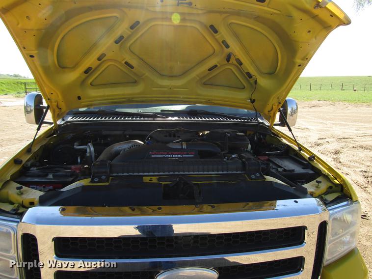 image for item DG1223 2006 Ford F350 Super Duty Crew Cab pickup truck