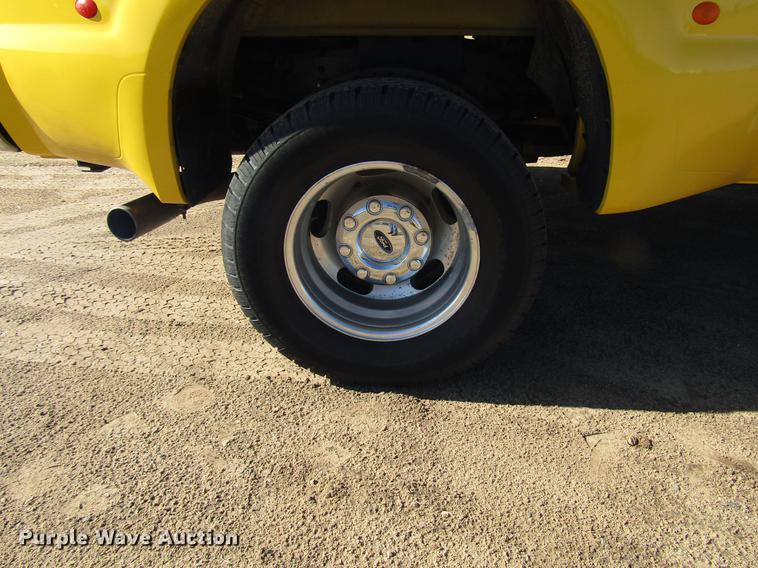 image for item DG1223 2006 Ford F350 Super Duty Crew Cab pickup truck