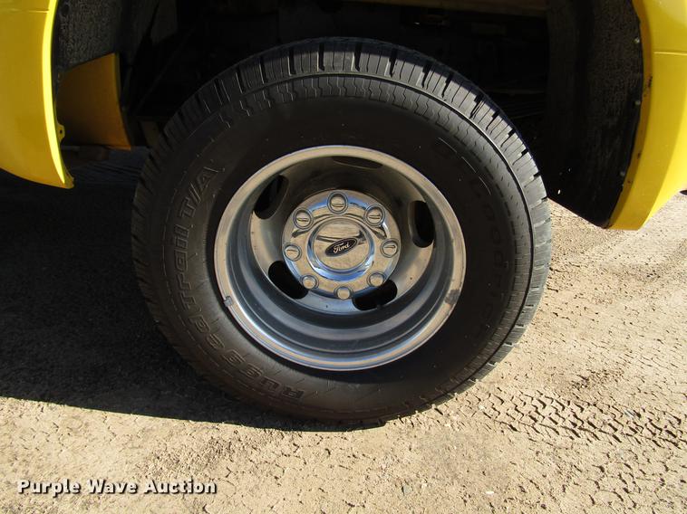 image for item DG1223 2006 Ford F350 Super Duty Crew Cab pickup truck