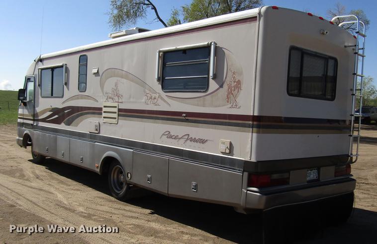 image for item DG1224 1994 Chevrolet Fleetwood P30 Pace Arrow RV