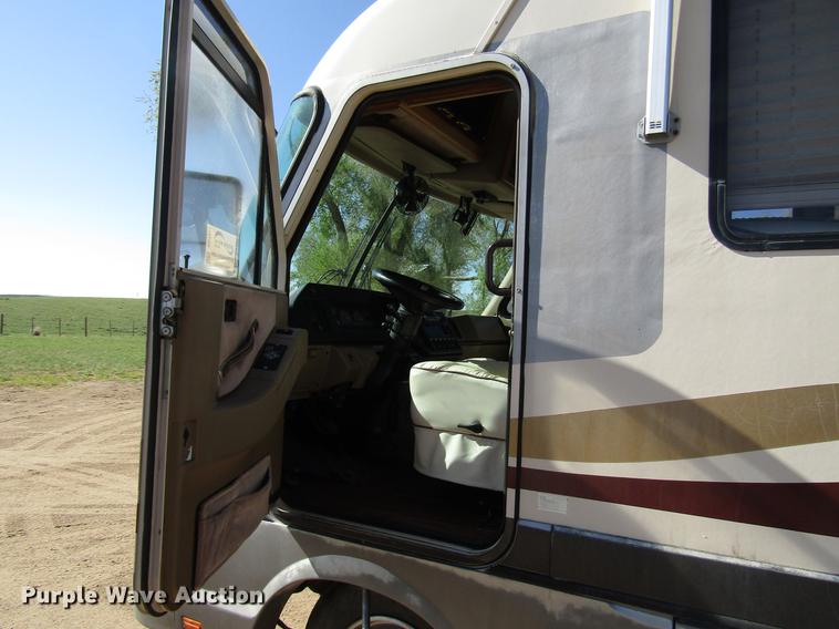 image for item DG1224 1994 Chevrolet Fleetwood P30 Pace Arrow RV