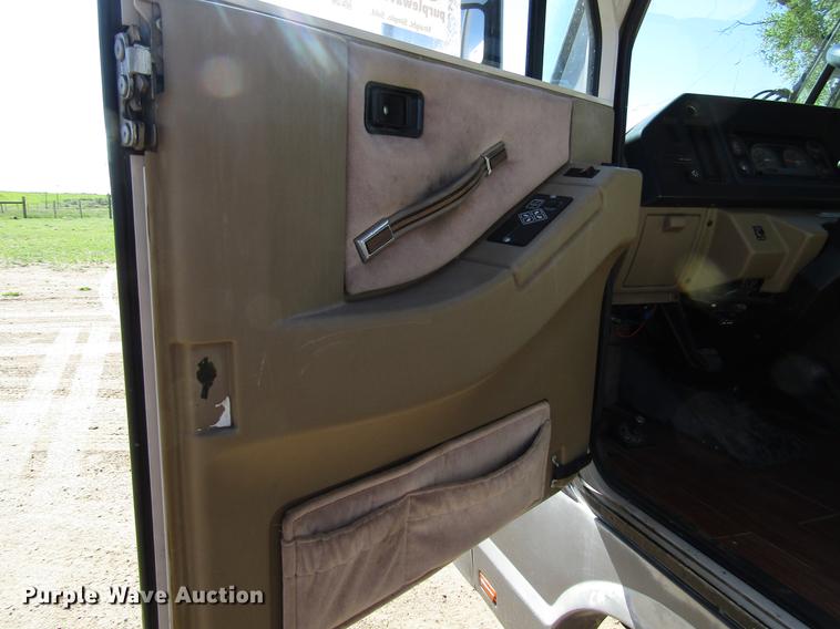 image for item DG1224 1994 Chevrolet Fleetwood P30 Pace Arrow RV