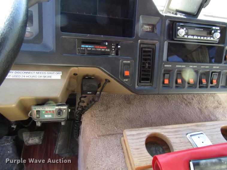 image for item DG1224 1994 Chevrolet Fleetwood P30 Pace Arrow RV