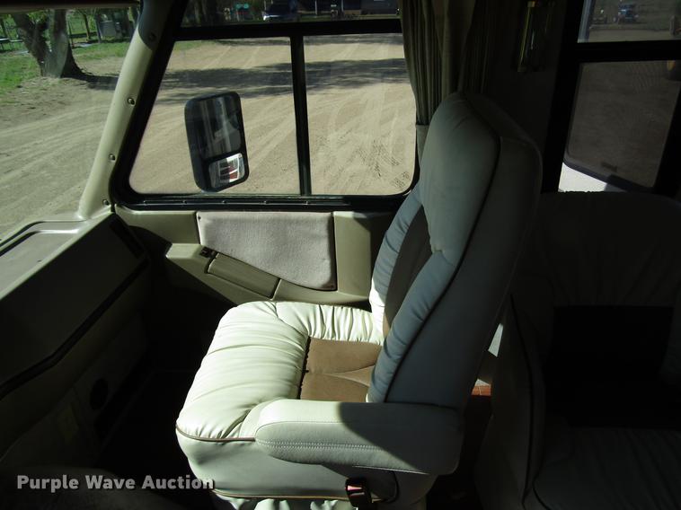 image for item DG1224 1994 Chevrolet Fleetwood P30 Pace Arrow RV