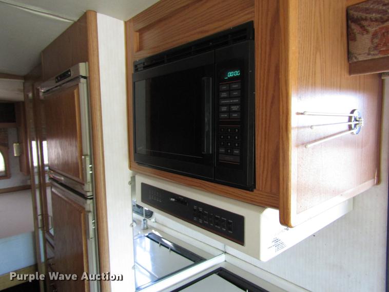 image for item DG1224 1994 Chevrolet Fleetwood P30 Pace Arrow RV