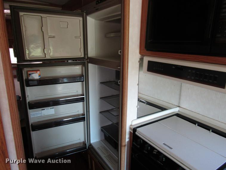 image for item DG1224 1994 Chevrolet Fleetwood P30 Pace Arrow RV