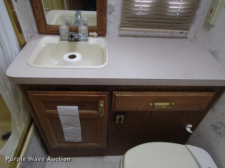 image for item DG1224 1994 Chevrolet Fleetwood P30 Pace Arrow RV