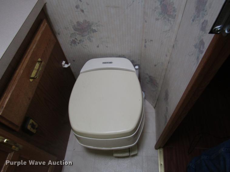 image for item DG1224 1994 Chevrolet Fleetwood P30 Pace Arrow RV