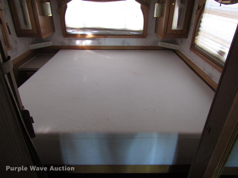 image for item DG1224 1994 Chevrolet Fleetwood P30 Pace Arrow RV