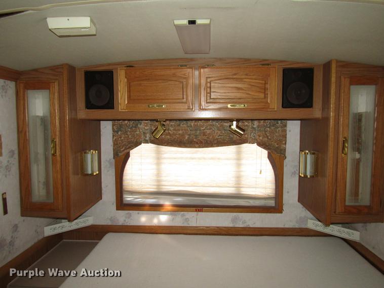 image for item DG1224 1994 Chevrolet Fleetwood P30 Pace Arrow RV