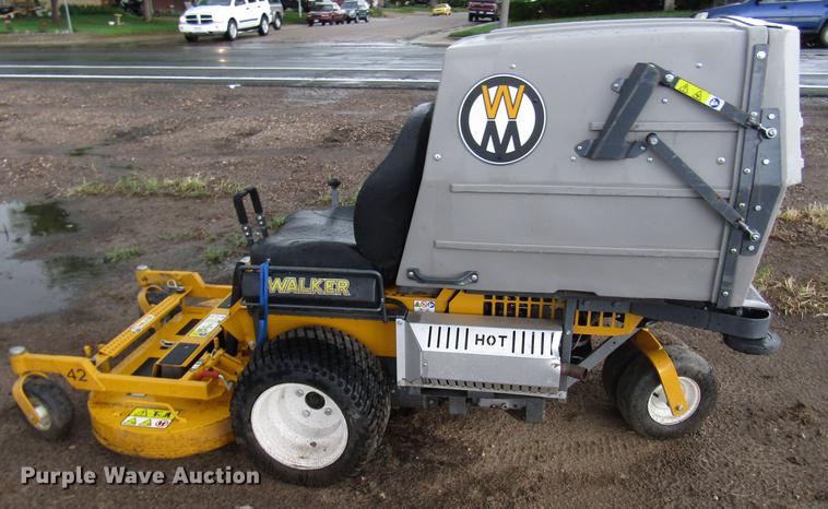 image for item DG1227 Walker MT25I lawn mower