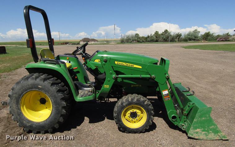 image for item DG1233 John Deere 3038E MFWD tractor
