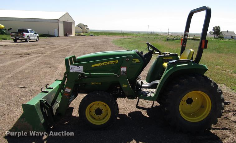 image for item DG1233 John Deere 3038E MFWD tractor