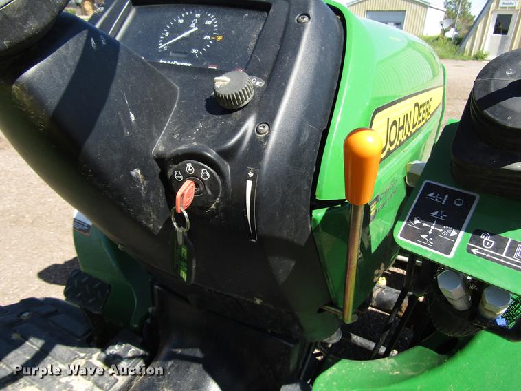 image for item DG1233 John Deere 3038E MFWD tractor