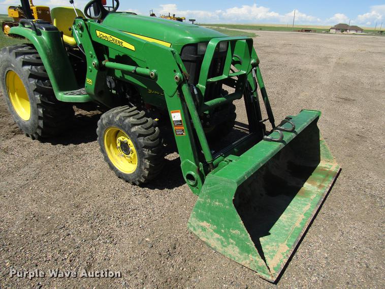 image for item DG1233 John Deere 3038E MFWD tractor