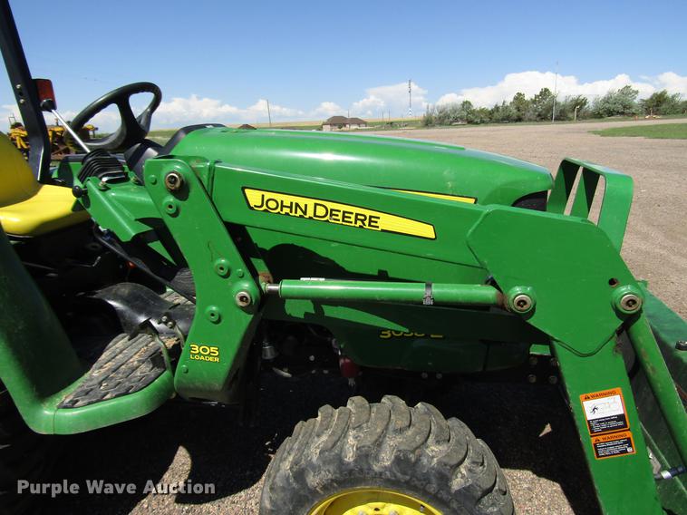 image for item DG1233 John Deere 3038E MFWD tractor