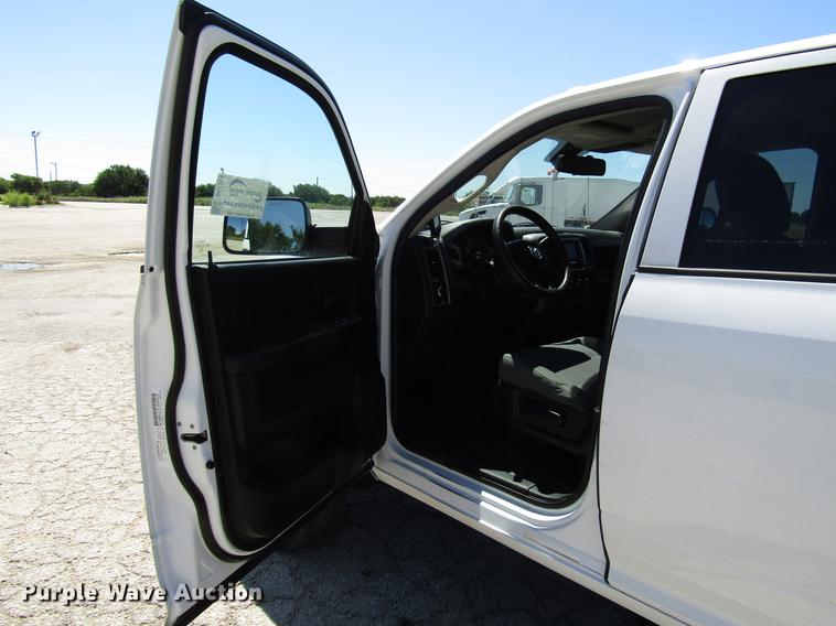 image for item DG1236 2014 Dodge Ram 5500 Crew Cab flatbed truck