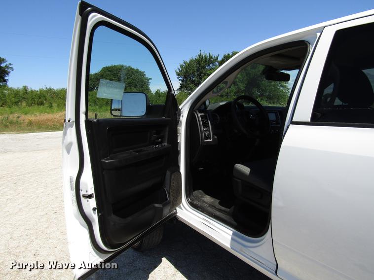 image for item DG1236 2014 Dodge Ram 5500 Crew Cab flatbed truck