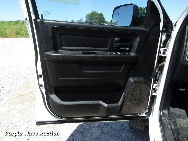 image for item DG1236 2014 Dodge Ram 5500 Crew Cab flatbed truck