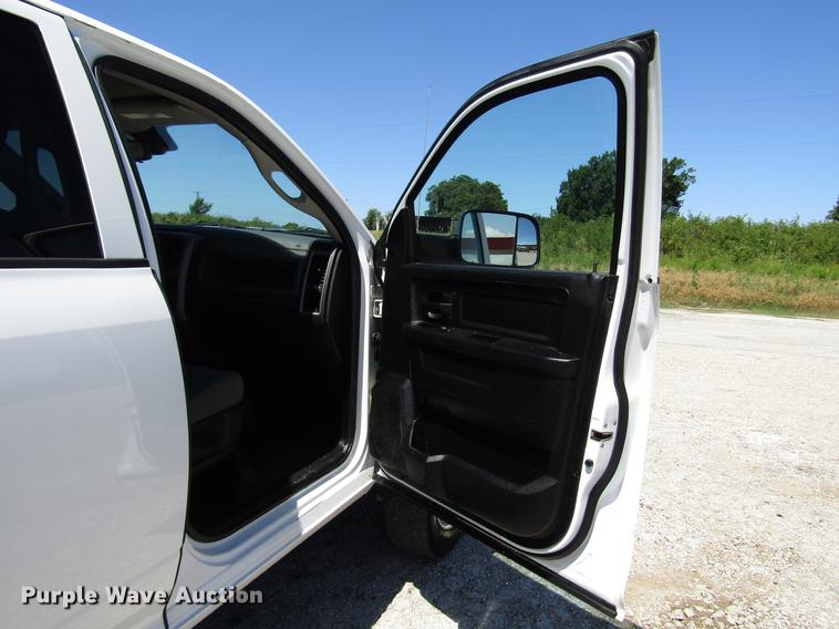 image for item DG1236 2014 Dodge Ram 5500 Crew Cab flatbed truck