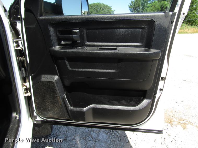 image for item DG1236 2014 Dodge Ram 5500 Crew Cab flatbed truck