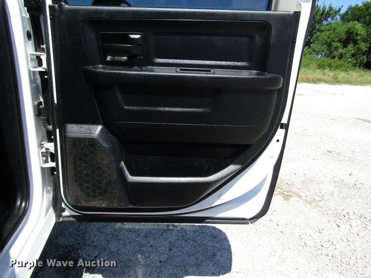 image for item DG1236 2014 Dodge Ram 5500 Crew Cab flatbed truck