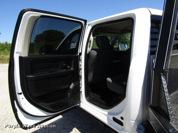 image for item DG1236 2014 Dodge Ram 5500 Crew Cab flatbed truck
