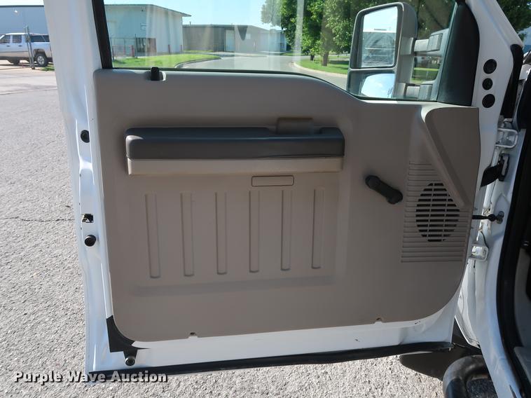 image for item DG3499 2008 Ford F550 SuperCab truck cab and chassis