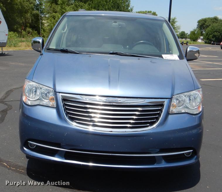 image for item DG4764 2012 Chrysler Town & Country van