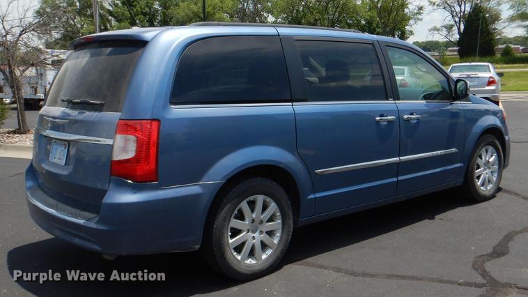 image for item DG4764 2012 Chrysler Town & Country van