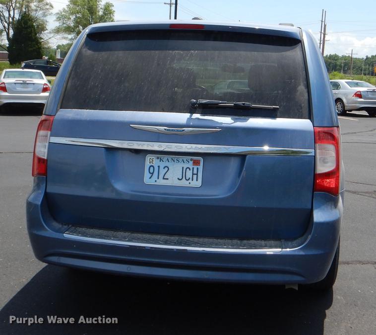 image for item DG4764 2012 Chrysler Town & Country van