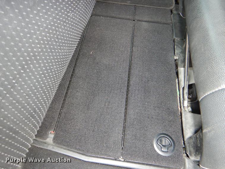 image for item DG4764 2012 Chrysler Town & Country van