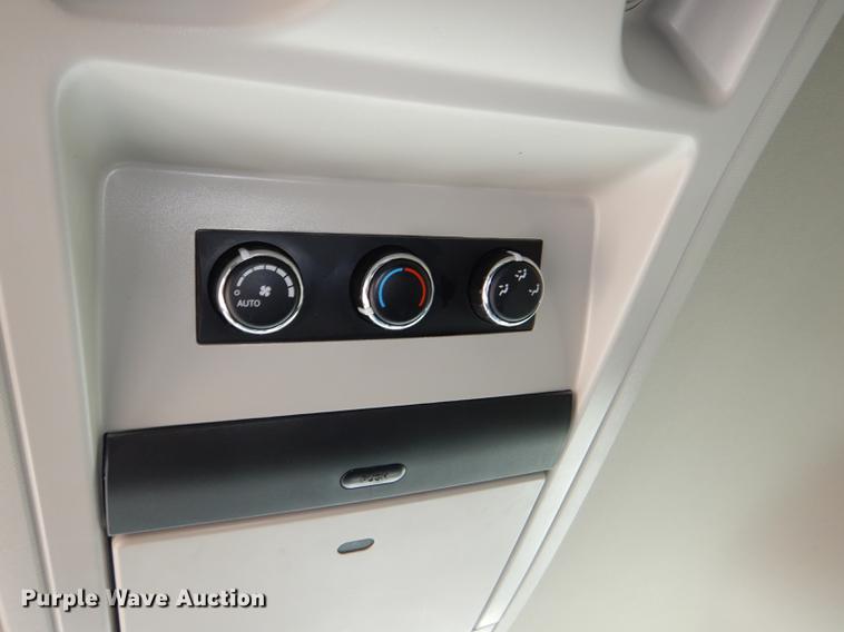 image for item DG4764 2012 Chrysler Town & Country van