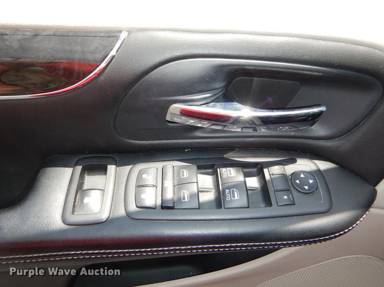 image for item DG4764 2012 Chrysler Town & Country van