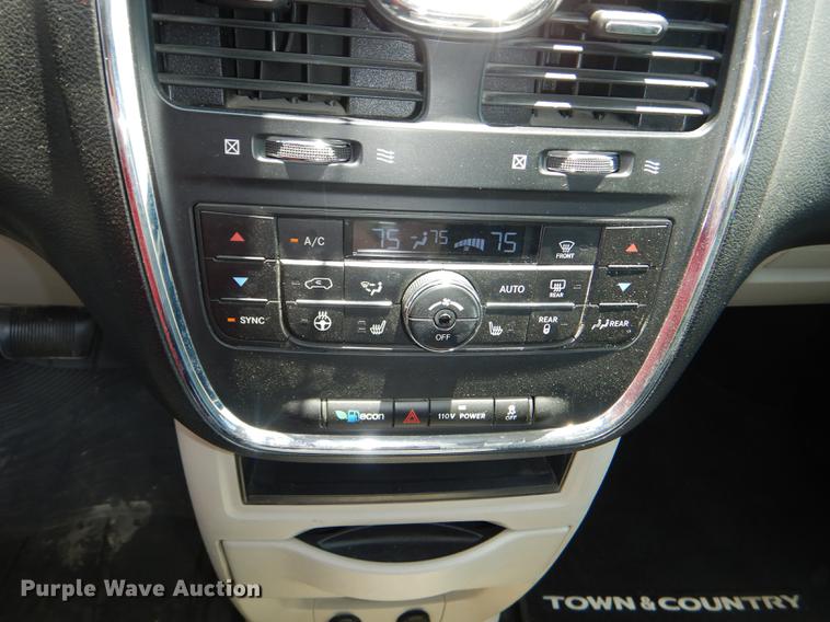 image for item DG4764 2012 Chrysler Town & Country van