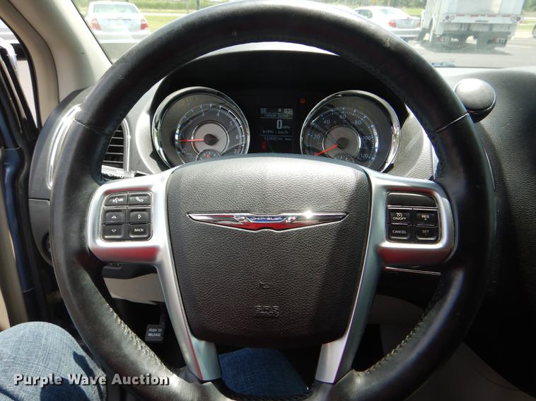 image for item DG4764 2012 Chrysler Town & Country van