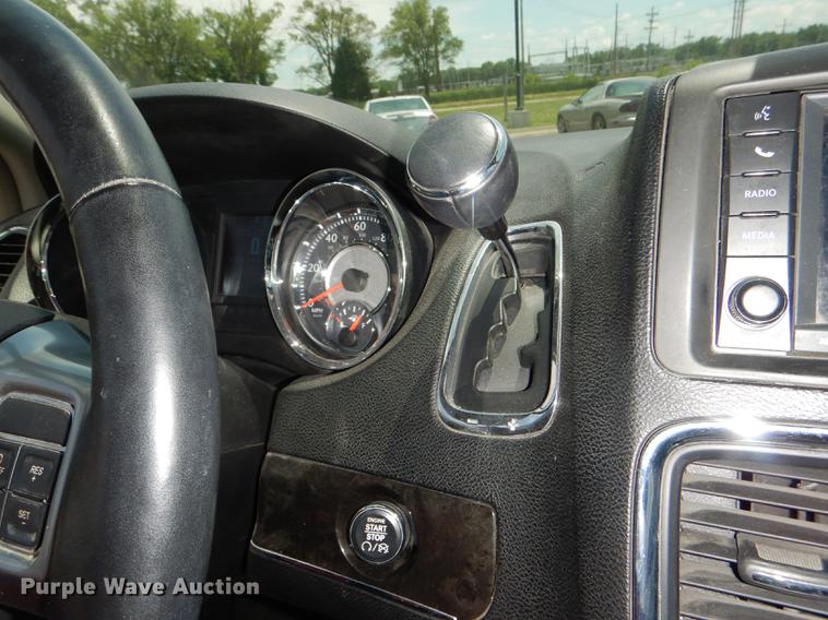 image for item DG4764 2012 Chrysler Town & Country van